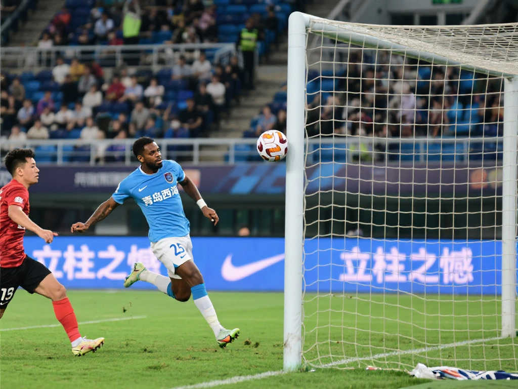 马奎尔破门 马奎尔破门